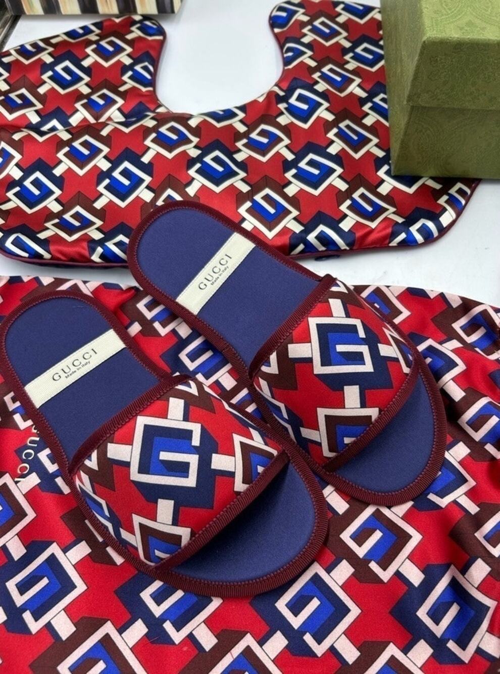 Gucci geometric print travel set made in Italy